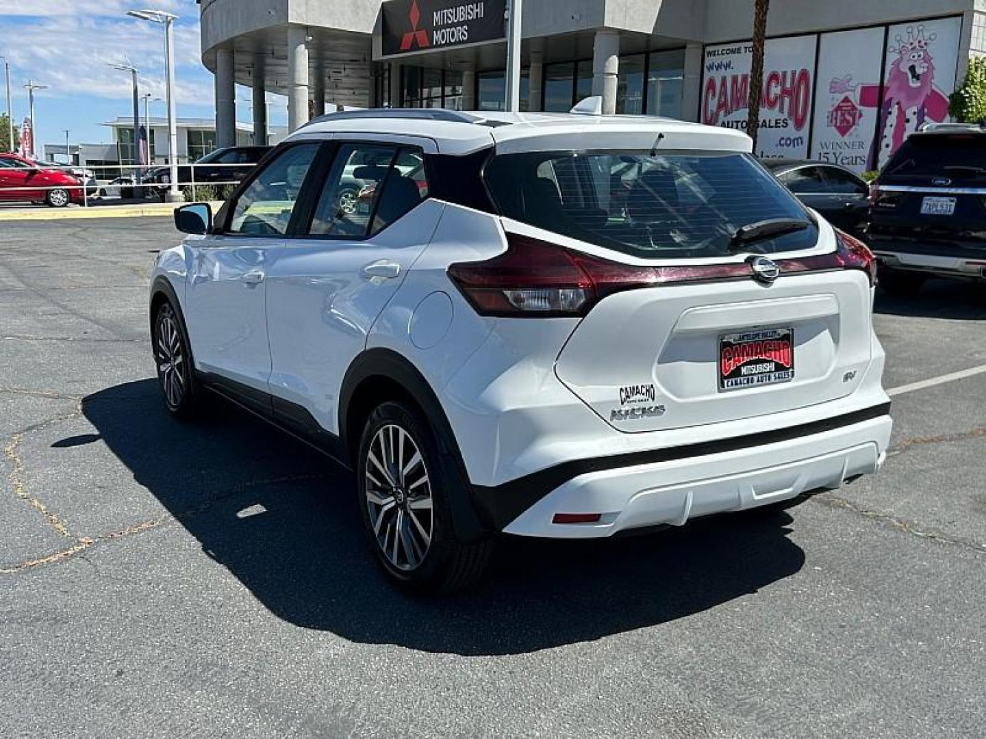2021 WHITE Nissan Kicks (3N1CP5CV5ML) with an 4-Cyl 1.6 Liter engine, Automatic CVT w/Xtronic transmission, located at 412 Auto Vista Drive, Palmdale, CA, 93551, (661) 945-0620, 34.592636, -118.136681 - Photo#6