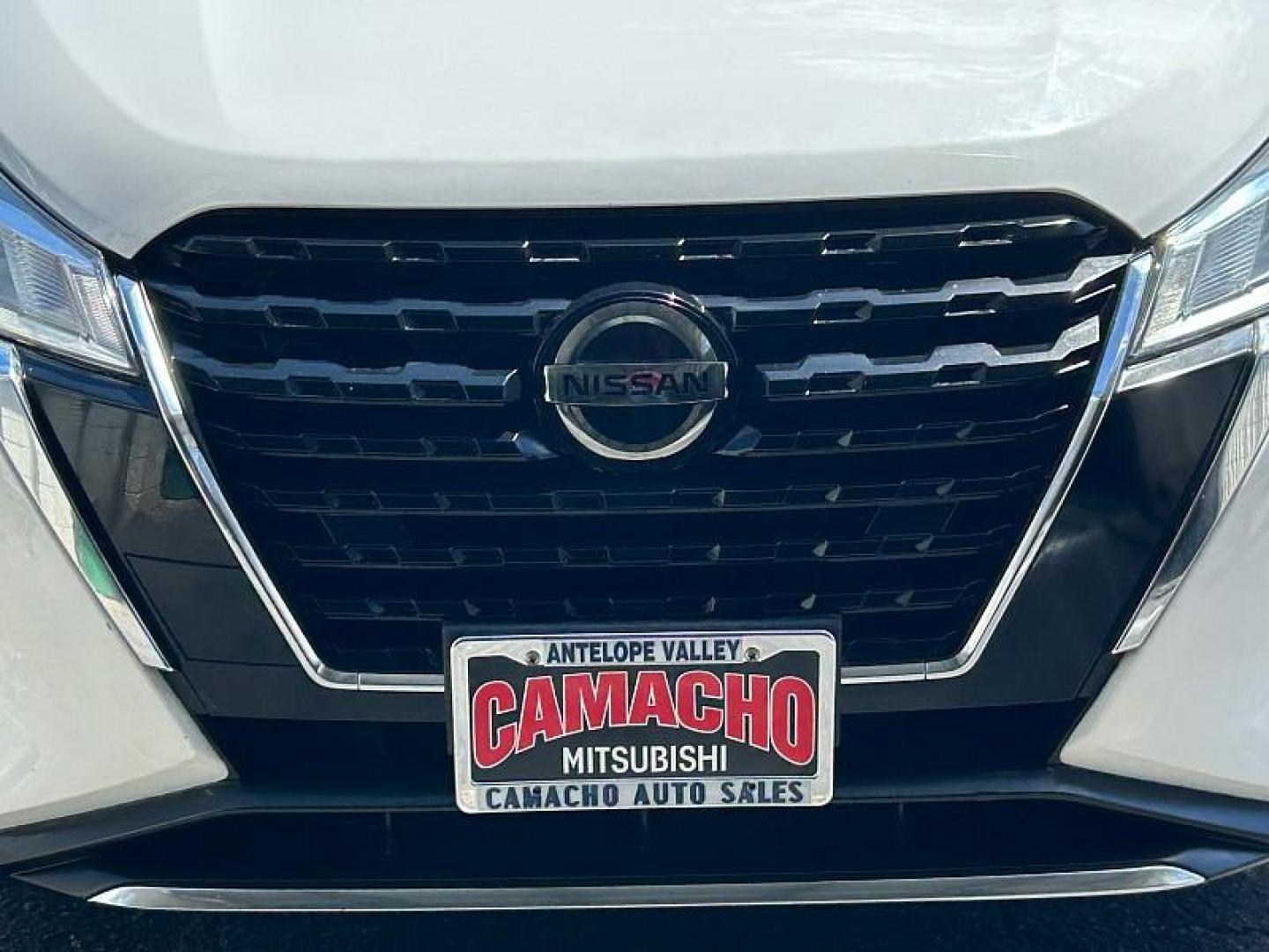 2021 WHITE Nissan Kicks (3N1CP5CV5ML) with an 4-Cyl 1.6 Liter engine, Automatic CVT w/Xtronic transmission, located at 412 Auto Vista Drive, Palmdale, CA, 93551, (661) 945-0620, 34.592636, -118.136681 - Photo#8