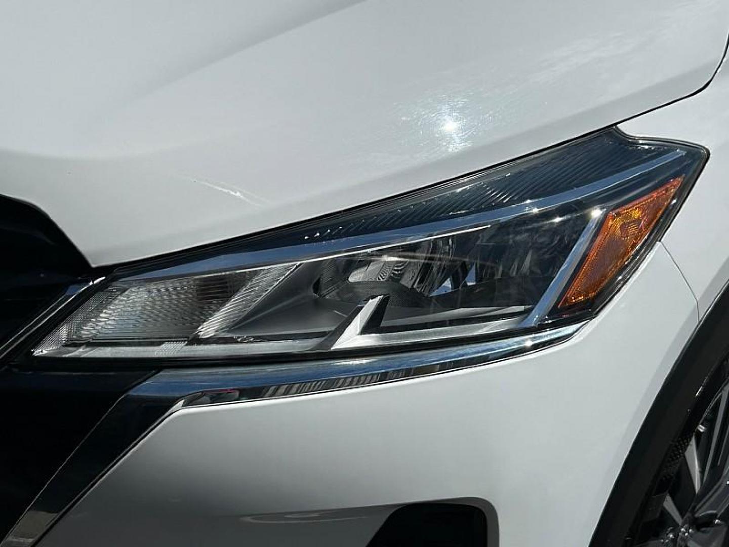 2021 WHITE Nissan Kicks (3N1CP5CV5ML) with an 4-Cyl 1.6 Liter engine, Automatic CVT w/Xtronic transmission, located at 412 Auto Vista Drive, Palmdale, CA, 93551, (661) 945-0620, 34.592636, -118.136681 - Photo#9