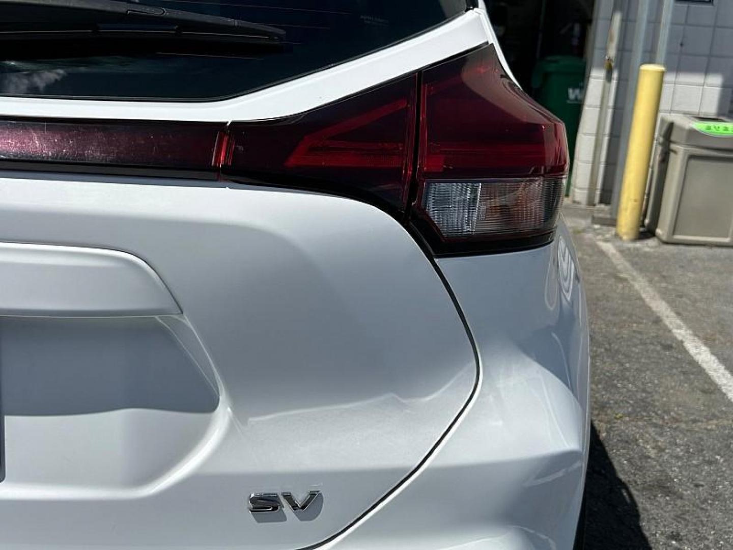 2021 WHITE Nissan Kicks (3N1CP5CV5ML) with an 4-Cyl 1.6 Liter engine, Automatic CVT w/Xtronic transmission, located at 412 Auto Vista Drive, Palmdale, CA, 93551, (661) 945-0620, 34.592636, -118.136681 - Photo#12
