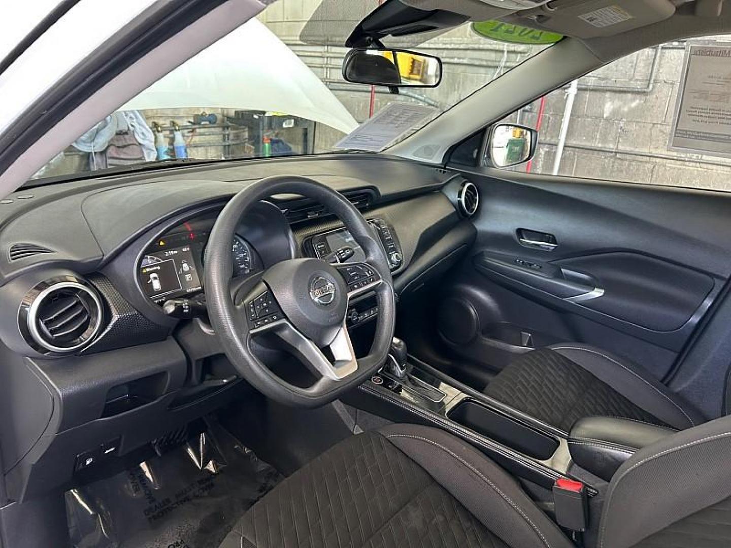 2021 WHITE Nissan Kicks (3N1CP5CV5ML) with an 4-Cyl 1.6 Liter engine, Automatic CVT w/Xtronic transmission, located at 412 Auto Vista Drive, Palmdale, CA, 93551, (661) 945-0620, 34.592636, -118.136681 - Photo#17