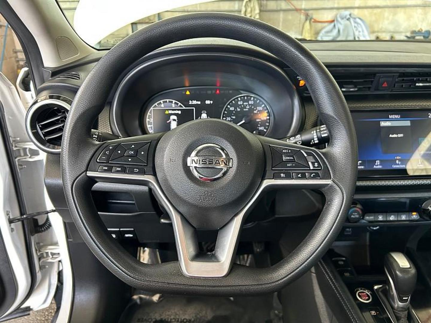 2021 WHITE Nissan Kicks (3N1CP5CV5ML) with an 4-Cyl 1.6 Liter engine, Automatic CVT w/Xtronic transmission, located at 412 Auto Vista Drive, Palmdale, CA, 93551, (661) 945-0620, 34.592636, -118.136681 - Photo#19