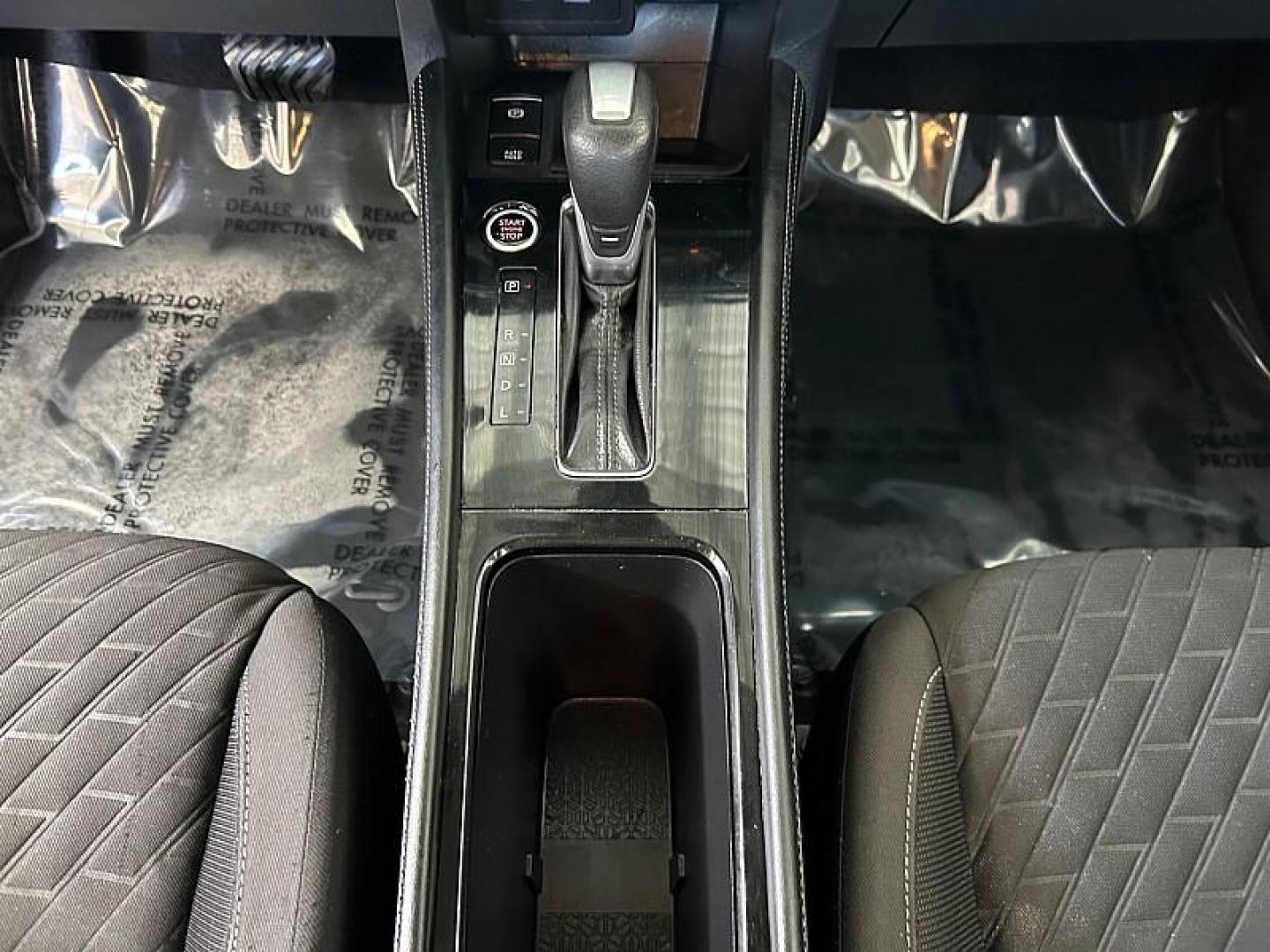 2021 WHITE Nissan Kicks (3N1CP5CV5ML) with an 4-Cyl 1.6 Liter engine, Automatic CVT w/Xtronic transmission, located at 412 Auto Vista Drive, Palmdale, CA, 93551, (661) 945-0620, 34.592636, -118.136681 - Photo#22