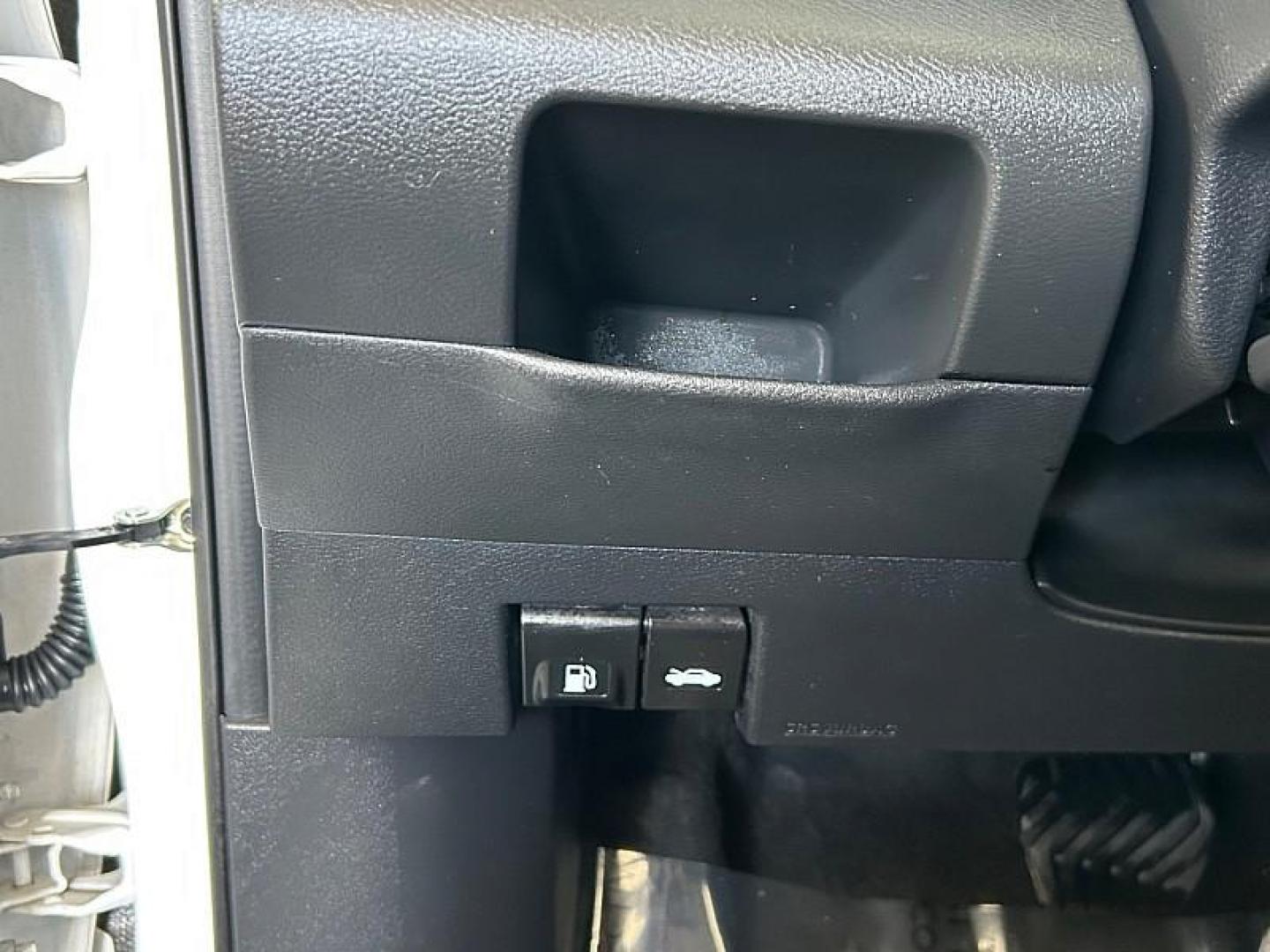 2021 WHITE Nissan Kicks (3N1CP5CV5ML) with an 4-Cyl 1.6 Liter engine, Automatic CVT w/Xtronic transmission, located at 412 Auto Vista Drive, Palmdale, CA, 93551, (661) 945-0620, 34.592636, -118.136681 - Photo#25
