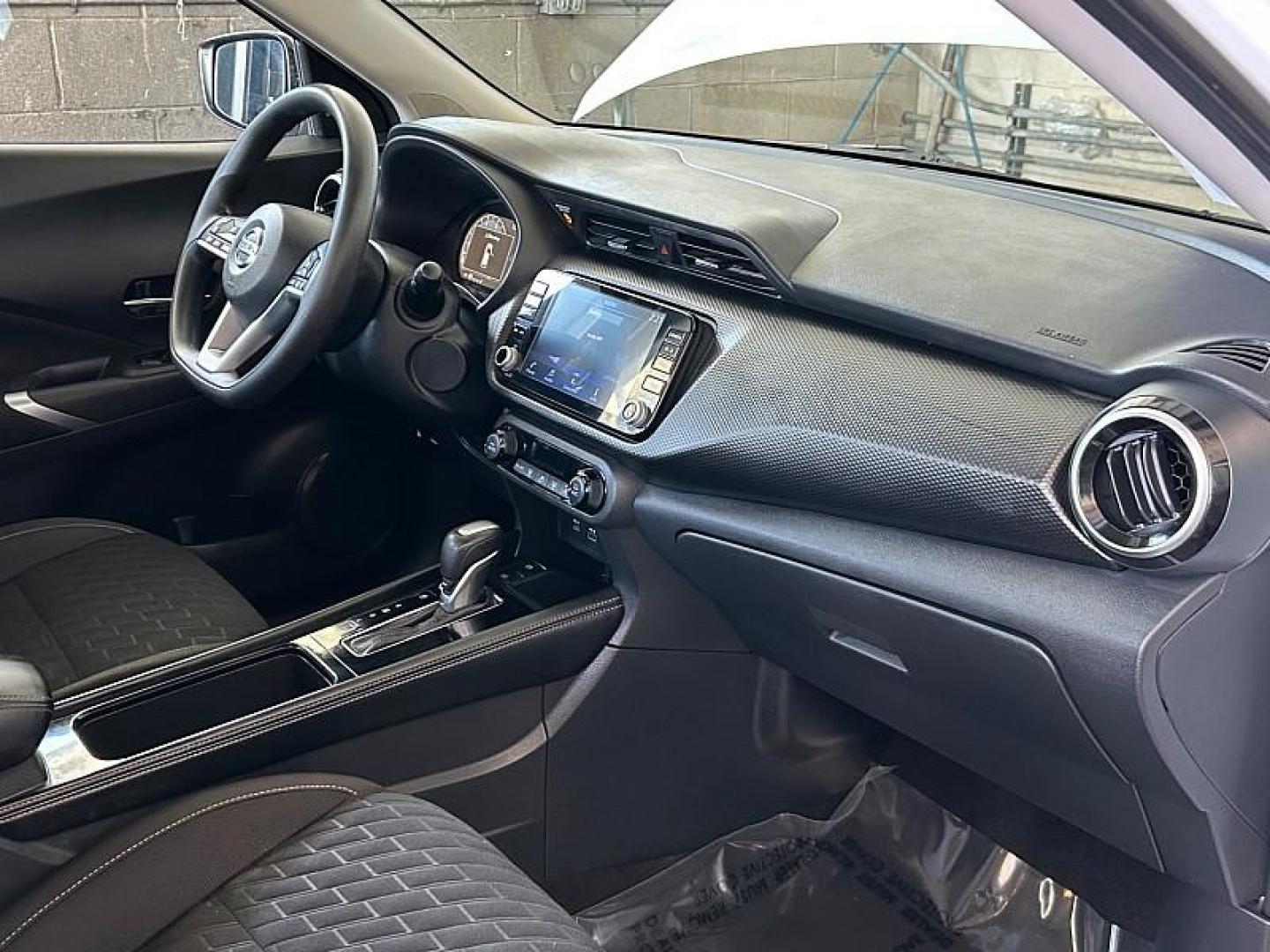2021 WHITE Nissan Kicks (3N1CP5CV5ML) with an 4-Cyl 1.6 Liter engine, Automatic CVT w/Xtronic transmission, located at 412 Auto Vista Drive, Palmdale, CA, 93551, (661) 945-0620, 34.592636, -118.136681 - Photo#29