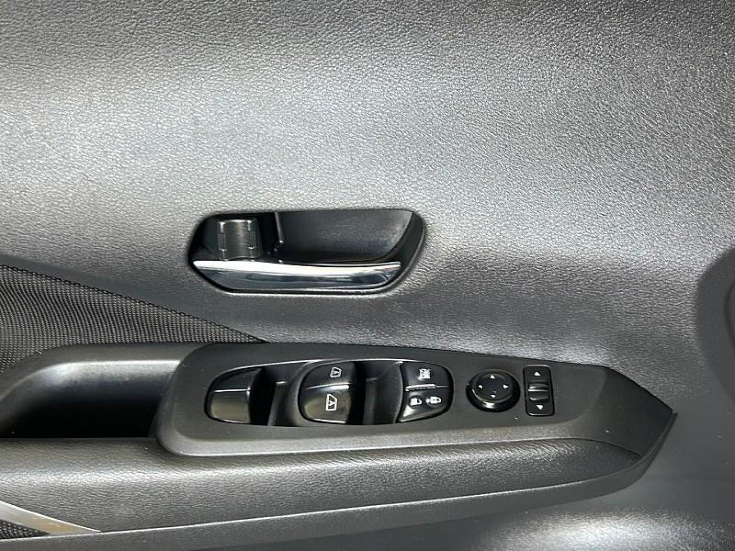 2021 WHITE Nissan Kicks (3N1CP5CV5ML) with an 4-Cyl 1.6 Liter engine, Automatic CVT w/Xtronic transmission, located at 412 Auto Vista Drive, Palmdale, CA, 93551, (661) 945-0620, 34.592636, -118.136681 - Photo#30