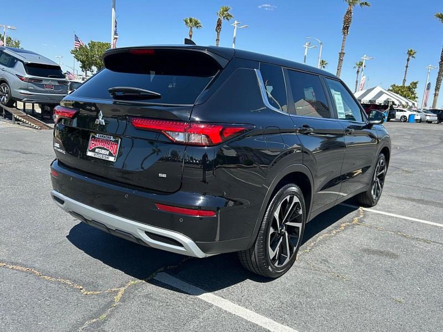 2024 BLACK Mitsubishi Outlander (JA4J3VA85RZ) with an 4-Cyl 2.5 Liter engine, Automatic CVT transmission, located at 412 Auto Vista Drive, Palmdale, CA, 93551, (661) 945-0620, 34.592636, -118.136681 - Photo#4
