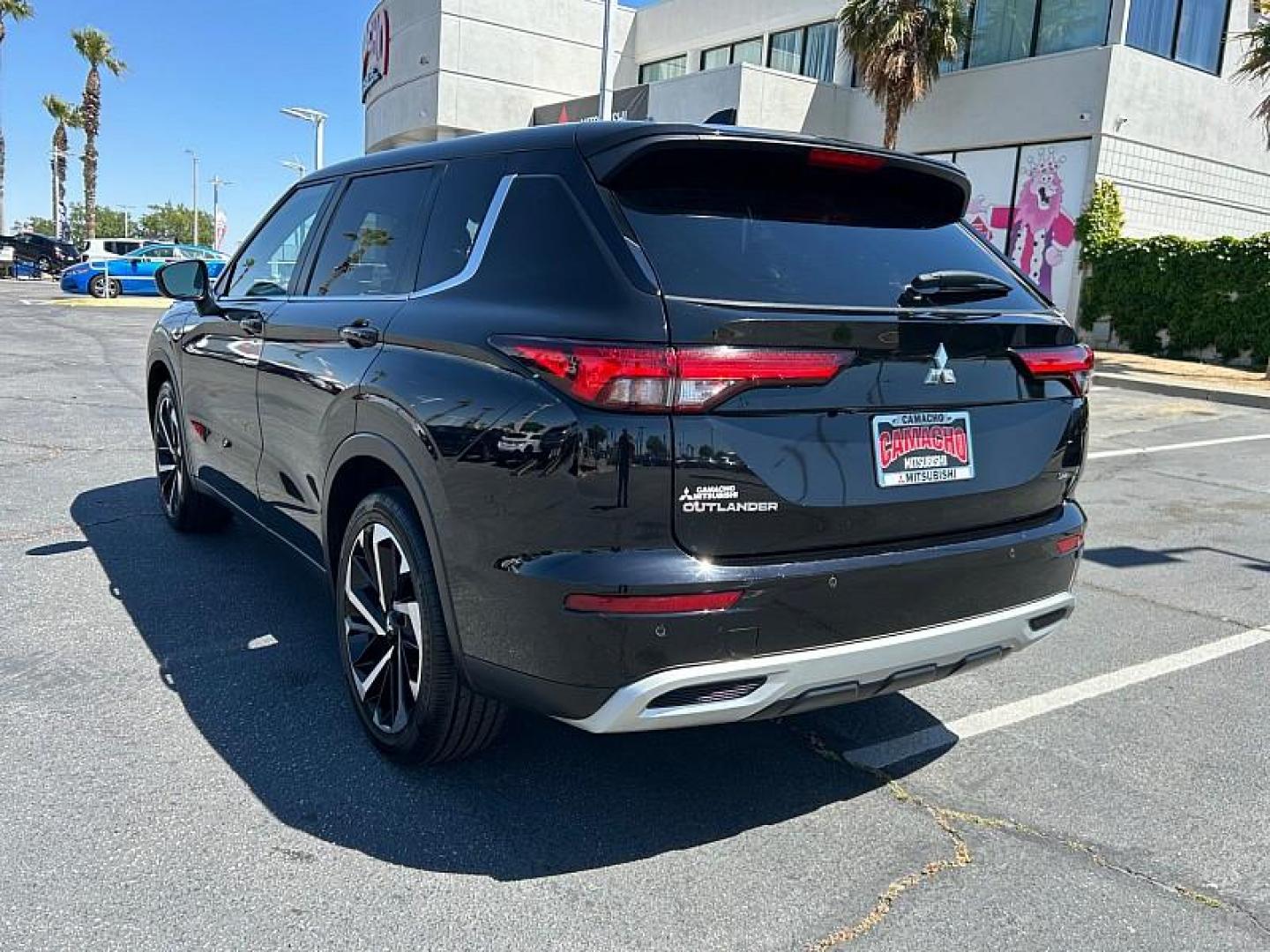 2024 BLACK Mitsubishi Outlander (JA4J3VA85RZ) with an 4-Cyl 2.5 Liter engine, Automatic CVT transmission, located at 412 Auto Vista Drive, Palmdale, CA, 93551, (661) 945-0620, 34.592636, -118.136681 - Photo#6