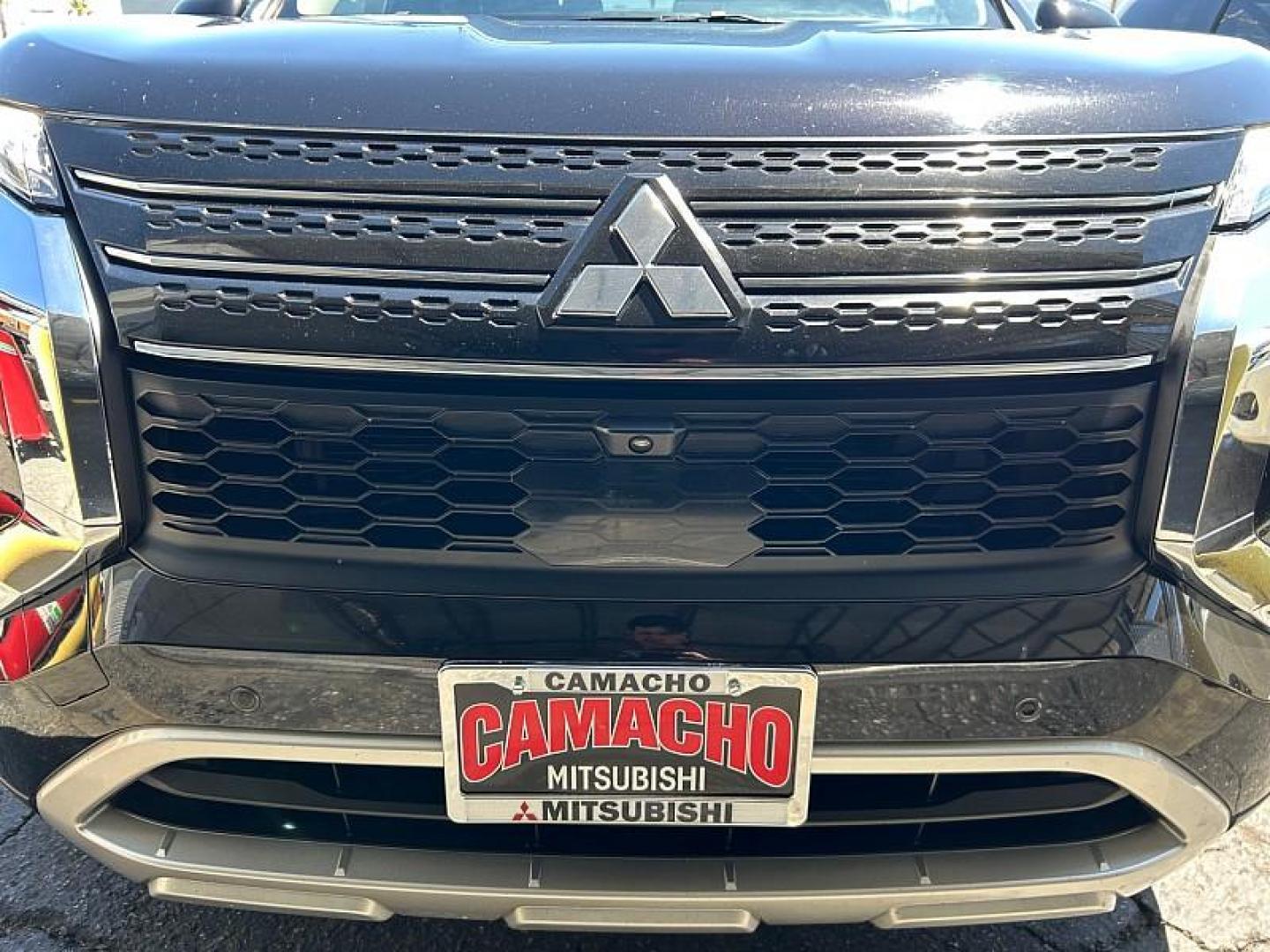 2024 BLACK Mitsubishi Outlander (JA4J3VA85RZ) with an 4-Cyl 2.5 Liter engine, Automatic CVT transmission, located at 412 Auto Vista Drive, Palmdale, CA, 93551, (661) 945-0620, 34.592636, -118.136681 - Photo#9