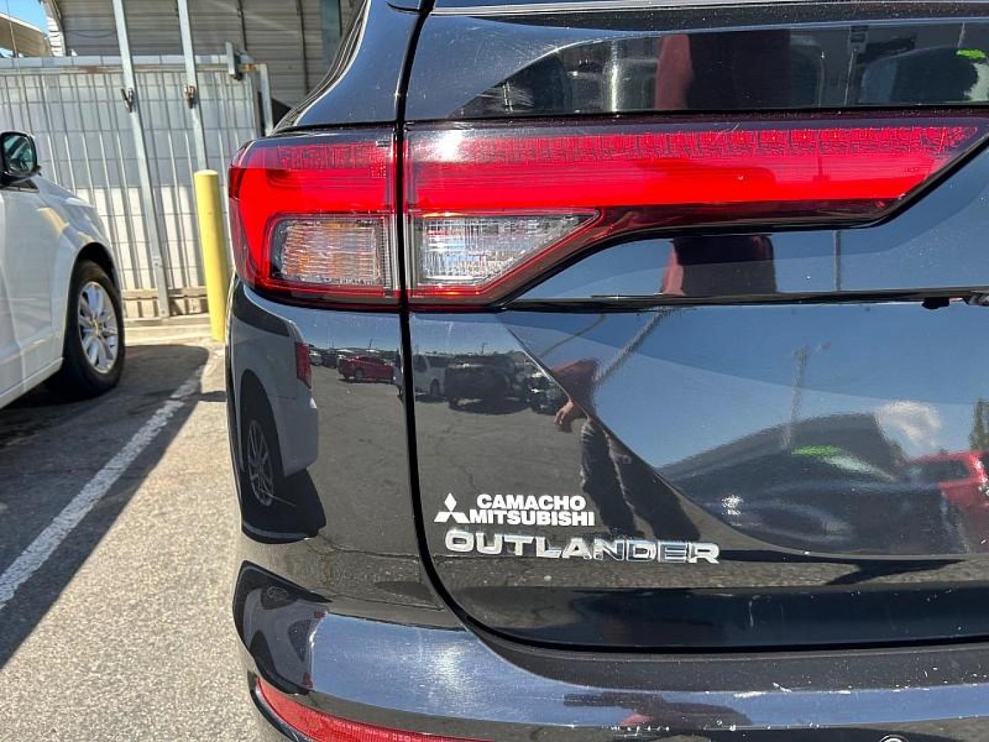 2024 BLACK Mitsubishi Outlander (JA4J3VA85RZ) with an 4-Cyl 2.5 Liter engine, Automatic CVT transmission, located at 412 Auto Vista Drive, Palmdale, CA, 93551, (661) 945-0620, 34.592636, -118.136681 - Photo#12