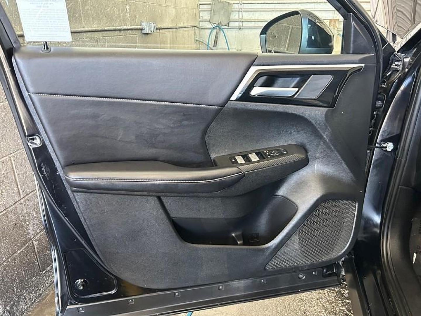 2024 BLACK Mitsubishi Outlander (JA4J3VA85RZ) with an 4-Cyl 2.5 Liter engine, Automatic CVT transmission, located at 412 Auto Vista Drive, Palmdale, CA, 93551, (661) 945-0620, 34.592636, -118.136681 - Photo#17