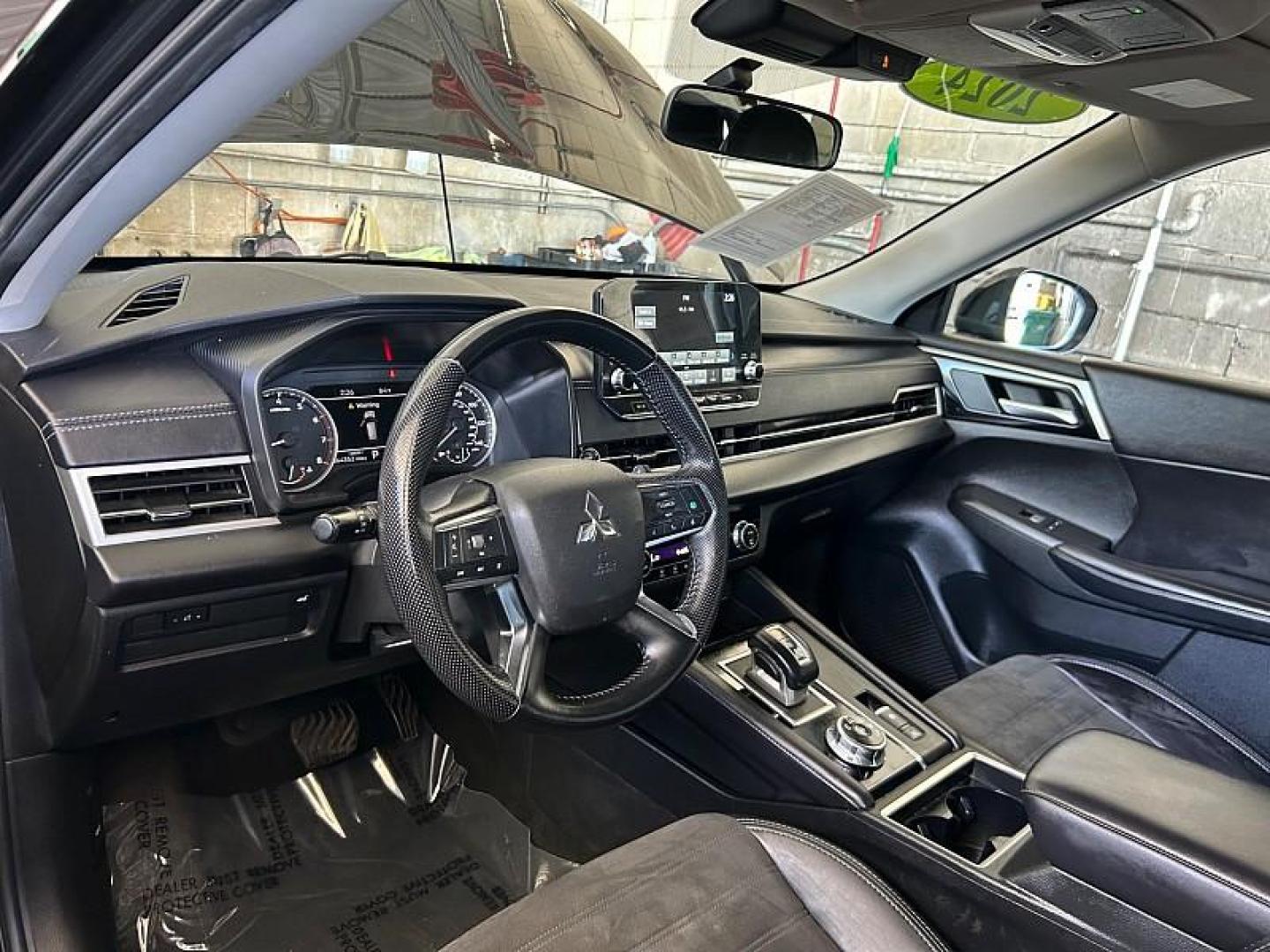 2024 BLACK Mitsubishi Outlander (JA4J3VA85RZ) with an 4-Cyl 2.5 Liter engine, Automatic CVT transmission, located at 412 Auto Vista Drive, Palmdale, CA, 93551, (661) 945-0620, 34.592636, -118.136681 - Photo#18