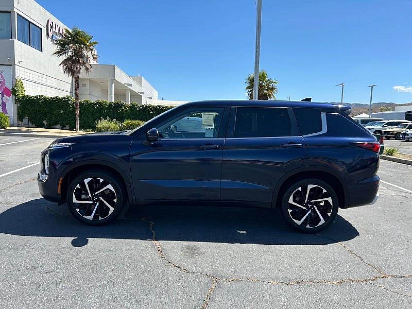 2024 BLUE Mitsubishi Outlander (JA4J4VA89RZ) with an 4-Cyl 2.5 Liter engine, Automatic CVT transmission, located at 412 Auto Vista Drive, Palmdale, CA, 93551, (661) 945-0620, 34.592636, -118.136681 - Photo#4