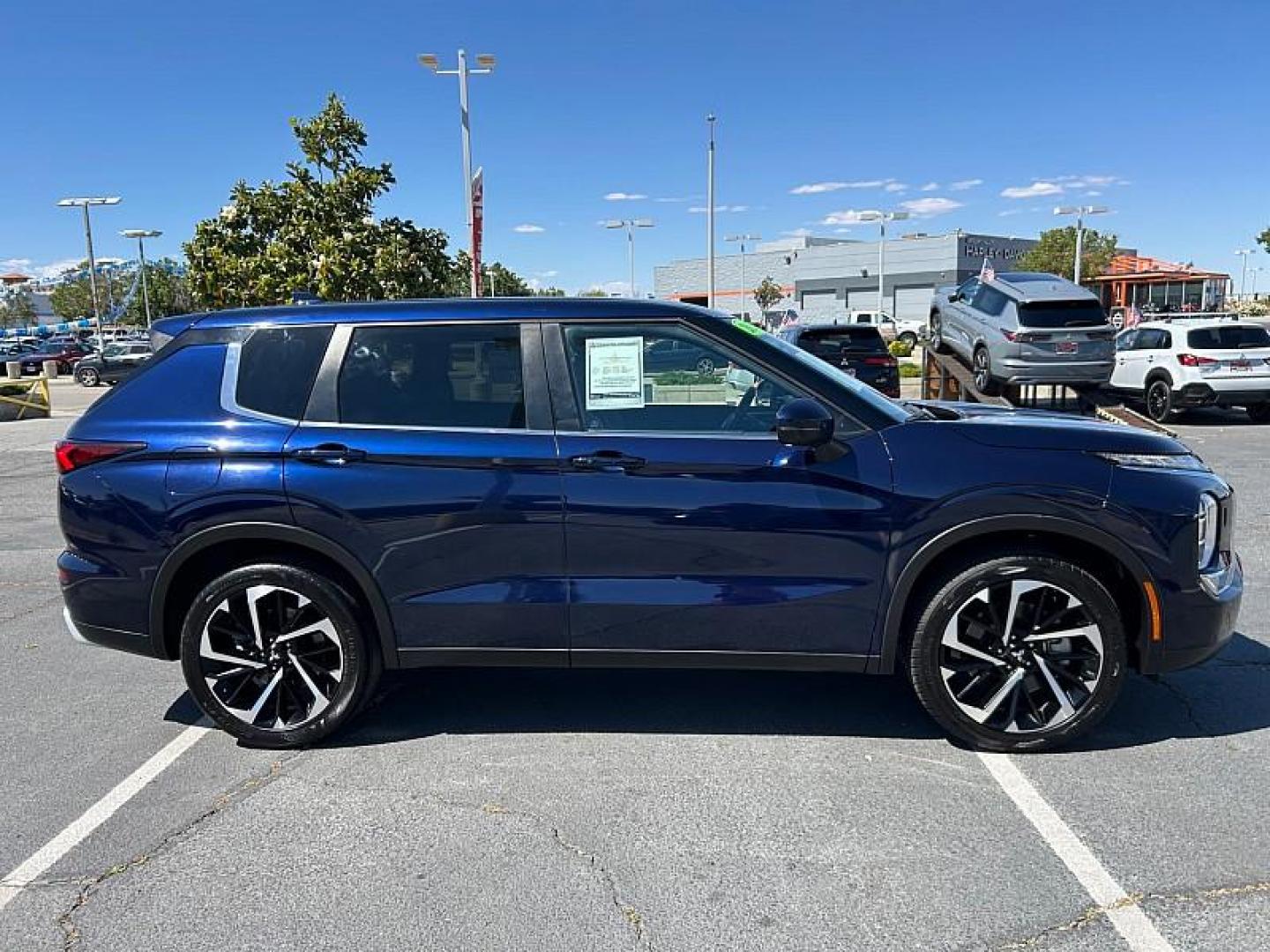 2024 BLUE Mitsubishi Outlander (JA4J4VA89RZ) with an 4-Cyl 2.5 Liter engine, Automatic CVT transmission, located at 412 Auto Vista Drive, Palmdale, CA, 93551, (661) 945-0620, 34.592636, -118.136681 - Photo#8