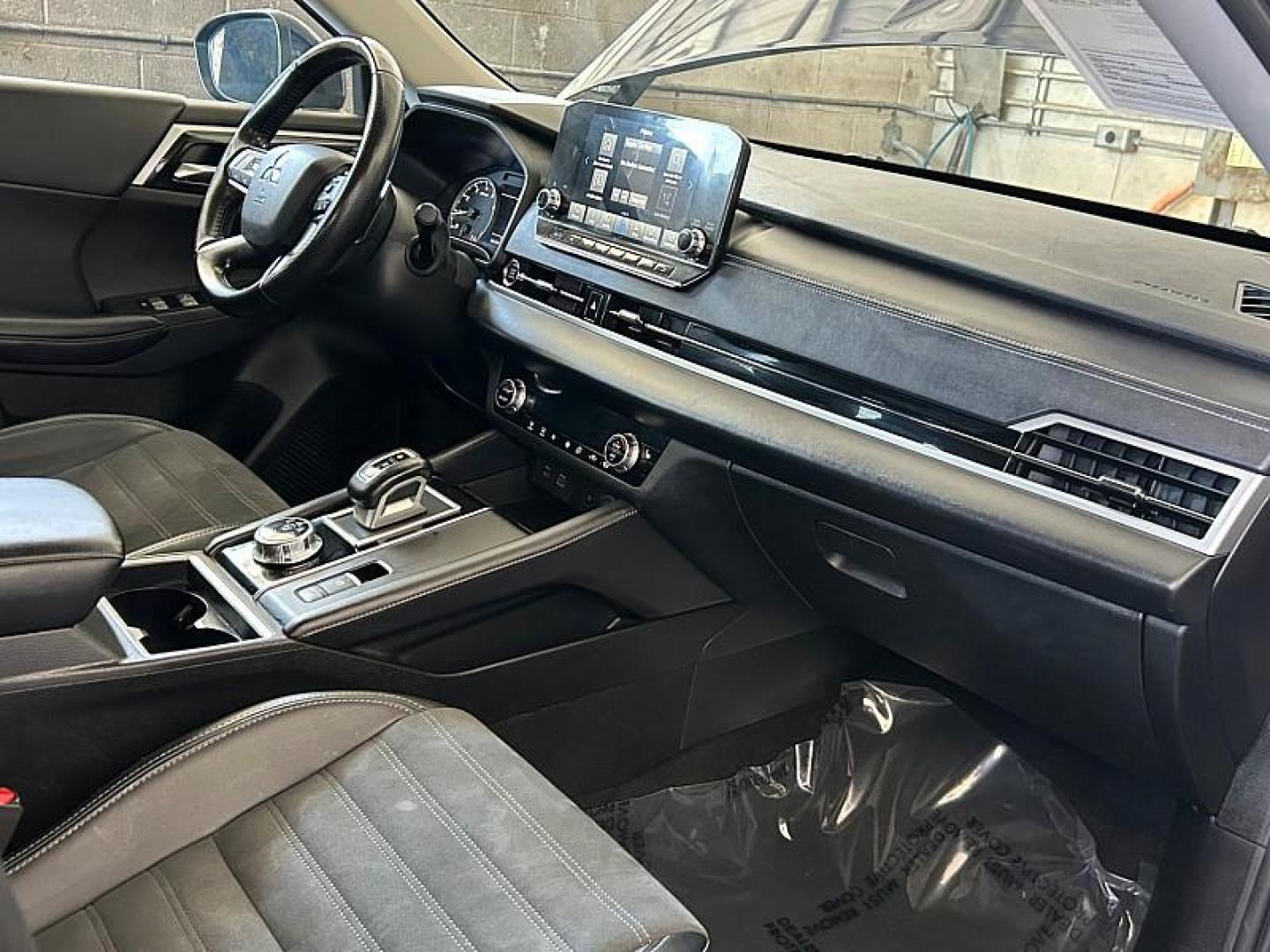 2024 BLUE Mitsubishi Outlander (JA4J4VA89RZ) with an 4-Cyl 2.5 Liter engine, Automatic CVT transmission, located at 412 Auto Vista Drive, Palmdale, CA, 93551, (661) 945-0620, 34.592636, -118.136681 - Photo#27