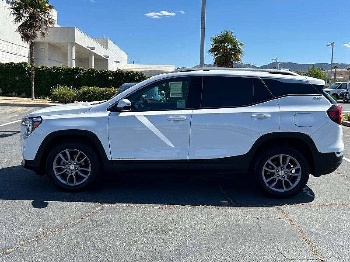 2024 SILVER Nissan Rogue (JN8BT3BB3RW) with an 3-Cyl Turbo 1.5 Liter engine, Automatic CVT transmission, located at 412 Auto Vista Drive, Palmdale, CA, 93551, (661) 945-0620, 34.592636, -118.136681 - Photo#5