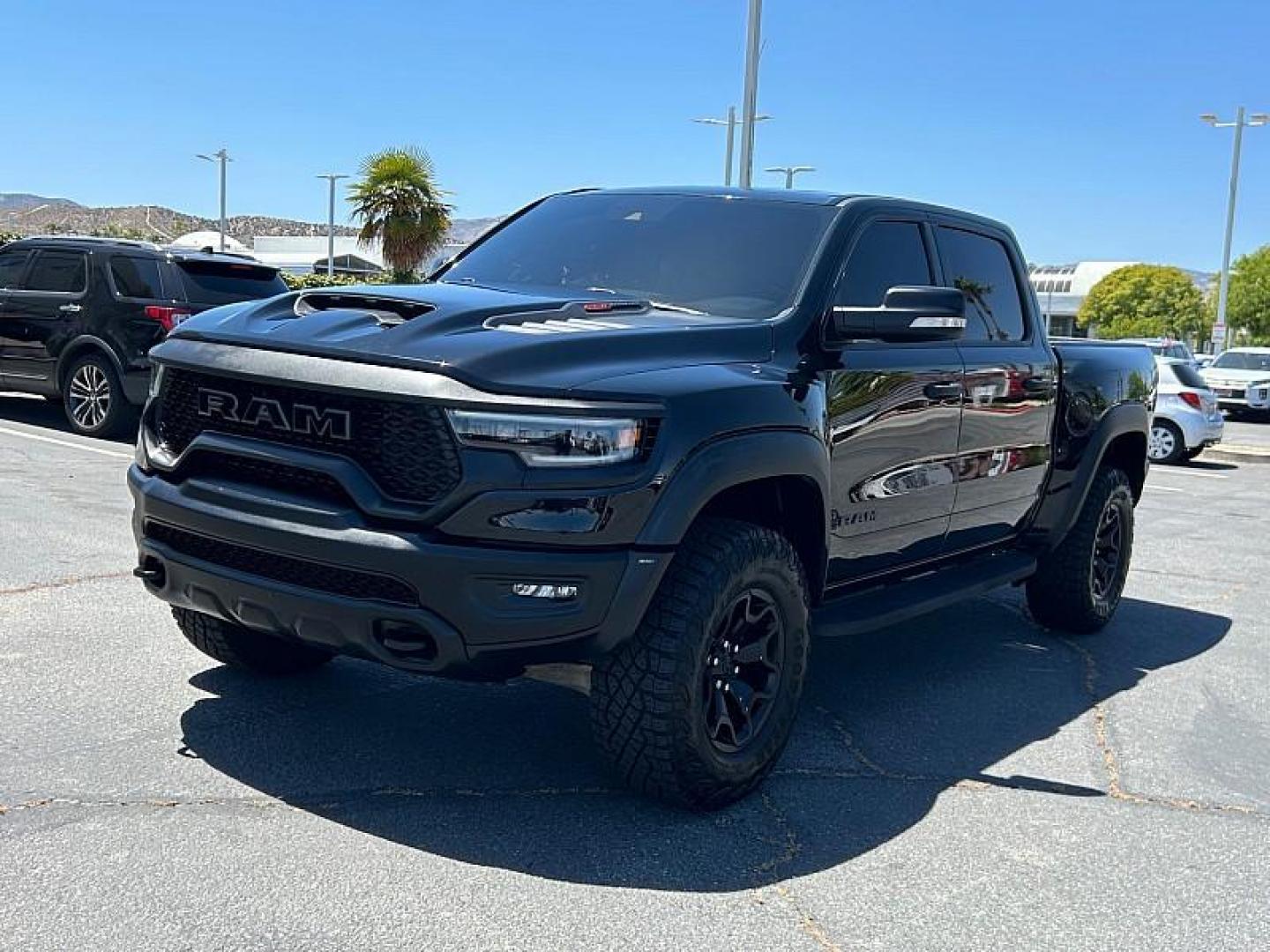 2022 BLACK Ram 1500 4WD (1C6SRFU91NN) with an V8 HEMI 6.2 Liter engine, Automatic 8-Spd transmission, located at 412 Auto Vista Drive, Palmdale, CA, 93551, (661) 945-0620, 34.592636, -118.136681 - Photo#2