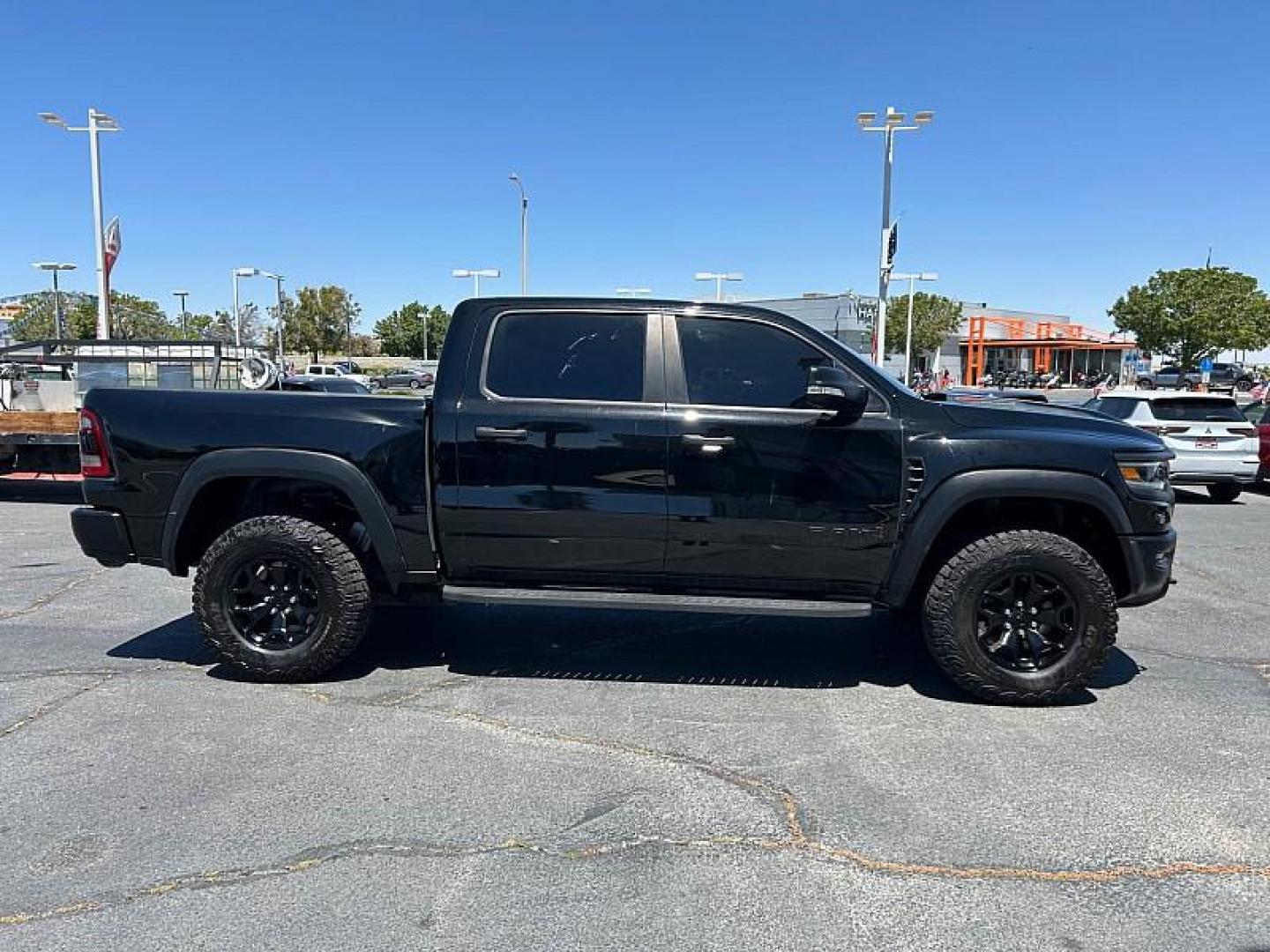 2022 BLACK Ram 1500 4WD (1C6SRFU91NN) with an V8 HEMI 6.2 Liter engine, Automatic 8-Spd transmission, located at 412 Auto Vista Drive, Palmdale, CA, 93551, (661) 945-0620, 34.592636, -118.136681 - Photo#3