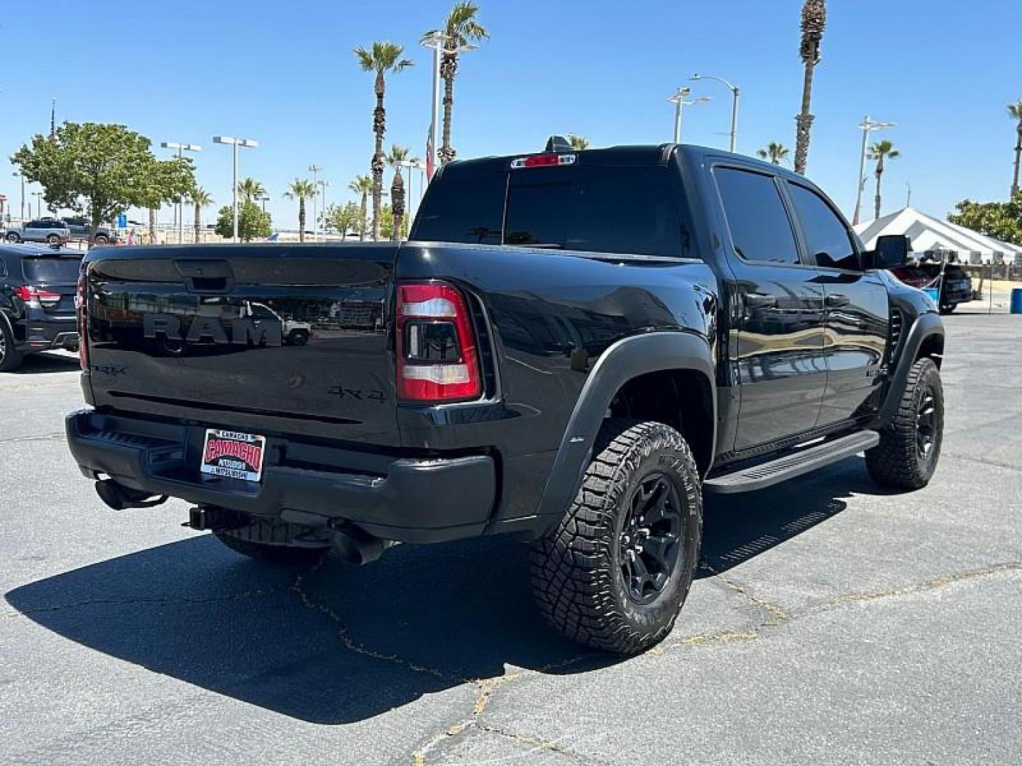 2022 BLACK Ram 1500 4WD (1C6SRFU91NN) with an V8 HEMI 6.2 Liter engine, Automatic 8-Spd transmission, located at 412 Auto Vista Drive, Palmdale, CA, 93551, (661) 945-0620, 34.592636, -118.136681 - Photo#4