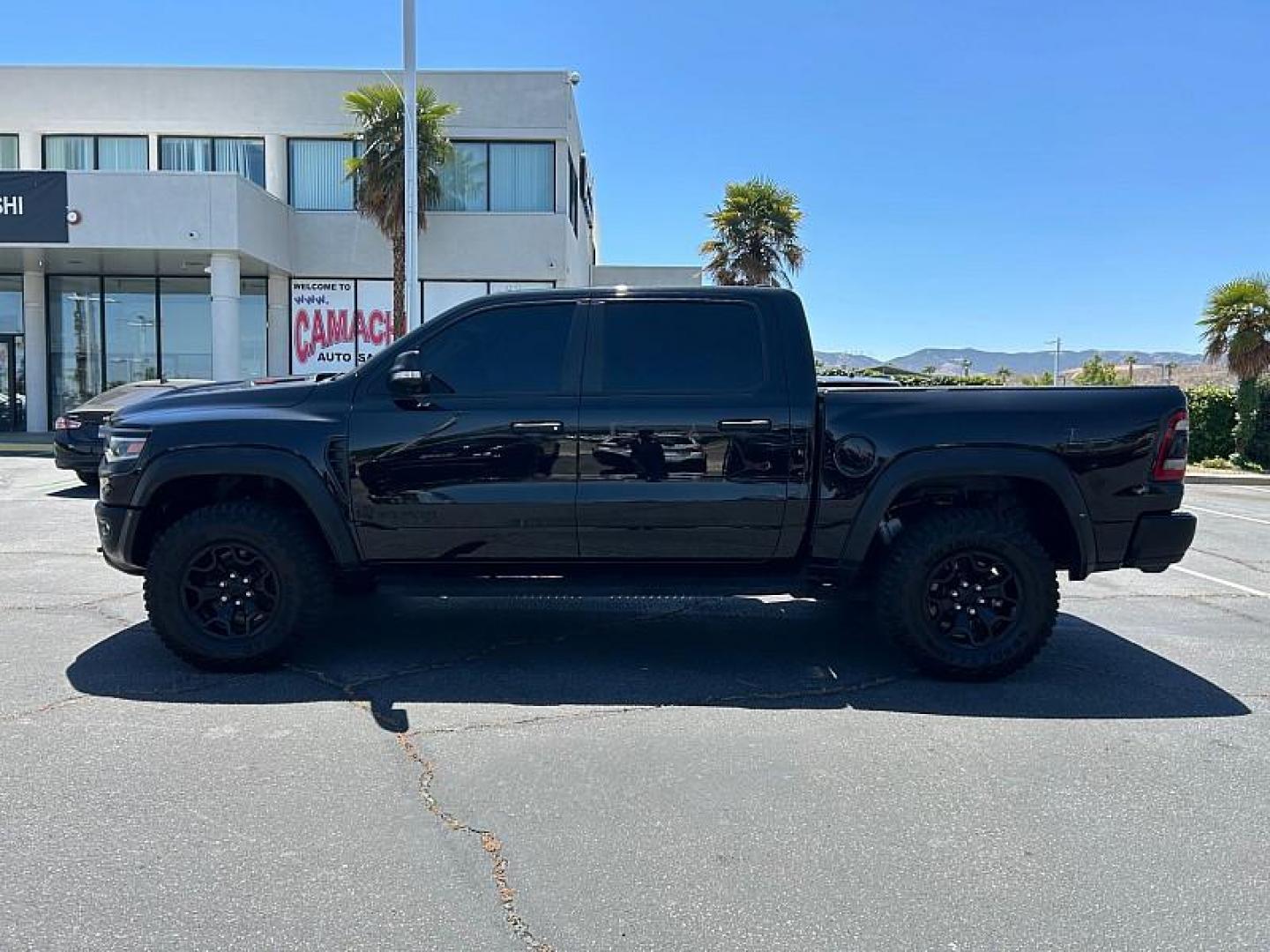 2022 BLACK Ram 1500 4WD (1C6SRFU91NN) with an V8 HEMI 6.2 Liter engine, Automatic 8-Spd transmission, located at 412 Auto Vista Drive, Palmdale, CA, 93551, (661) 945-0620, 34.592636, -118.136681 - Photo#7