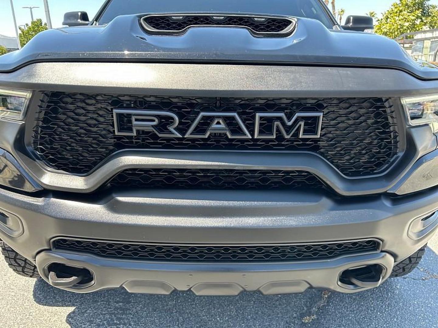 2022 BLACK Ram 1500 4WD (1C6SRFU91NN) with an V8 HEMI 6.2 Liter engine, Automatic 8-Spd transmission, located at 412 Auto Vista Drive, Palmdale, CA, 93551, (661) 945-0620, 34.592636, -118.136681 - Photo#8