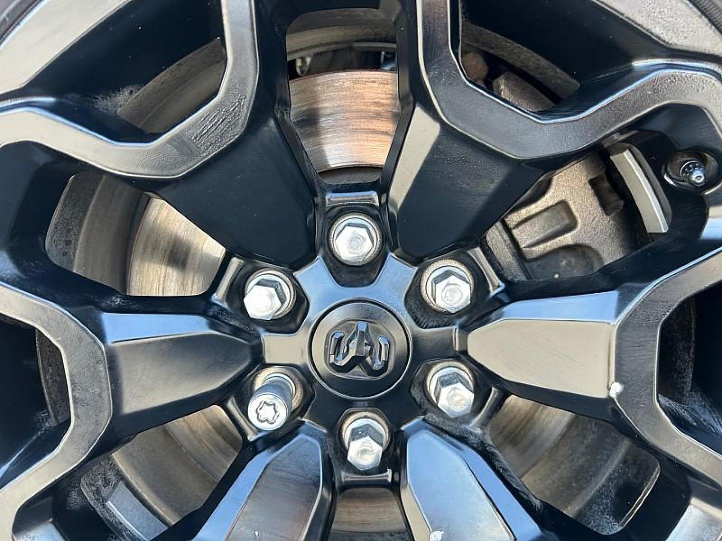 2022 BLACK Ram 1500 4WD (1C6SRFU91NN) with an V8 HEMI 6.2 Liter engine, Automatic 8-Spd transmission, located at 412 Auto Vista Drive, Palmdale, CA, 93551, (661) 945-0620, 34.592636, -118.136681 - Photo#10