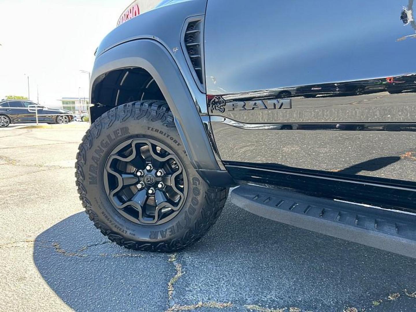 2022 BLACK Ram 1500 4WD (1C6SRFU91NN) with an V8 HEMI 6.2 Liter engine, Automatic 8-Spd transmission, located at 412 Auto Vista Drive, Palmdale, CA, 93551, (661) 945-0620, 34.592636, -118.136681 - Photo#11