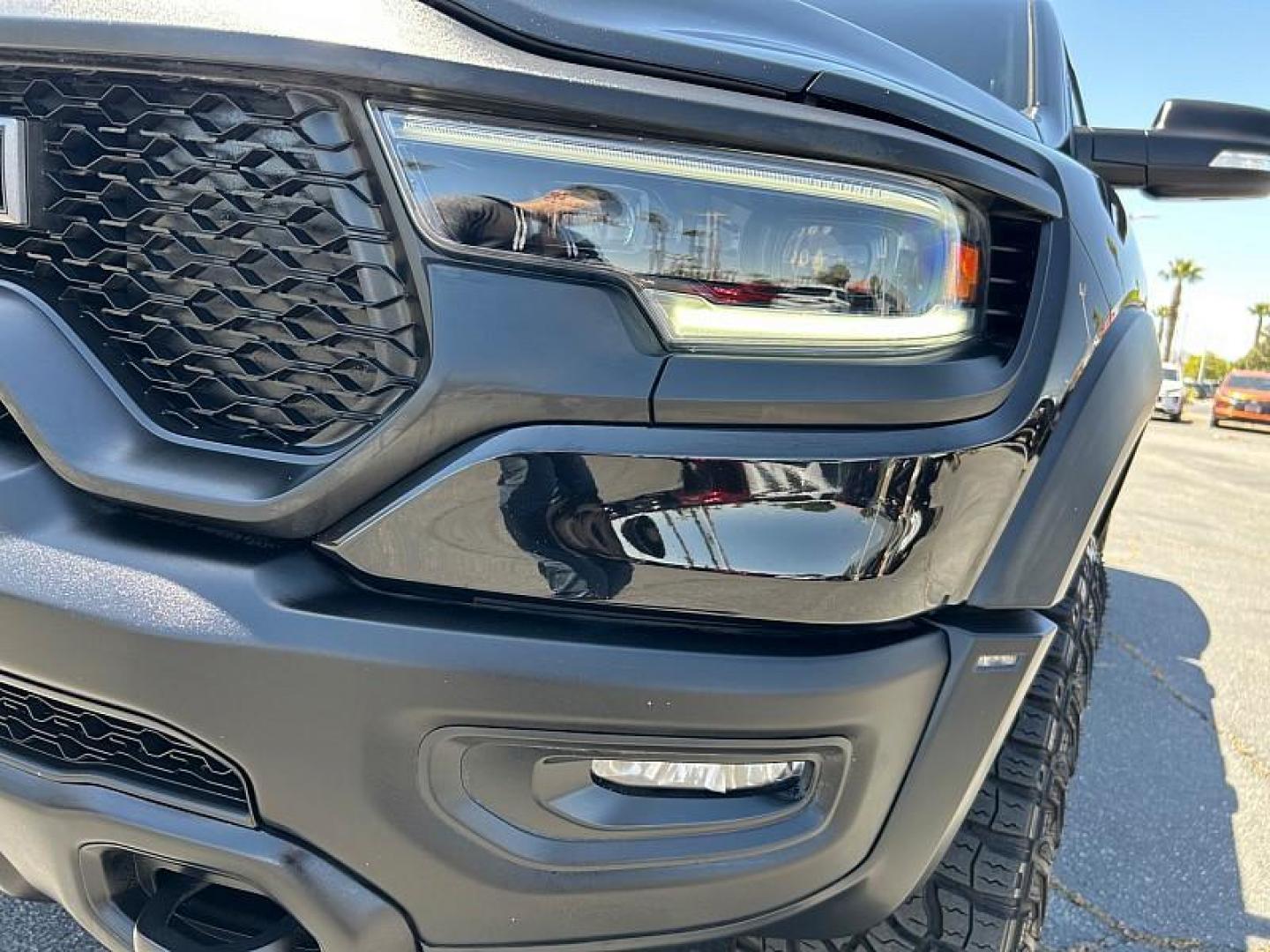 2022 BLACK Ram 1500 4WD (1C6SRFU91NN) with an V8 HEMI 6.2 Liter engine, Automatic 8-Spd transmission, located at 412 Auto Vista Drive, Palmdale, CA, 93551, (661) 945-0620, 34.592636, -118.136681 - Photo#13