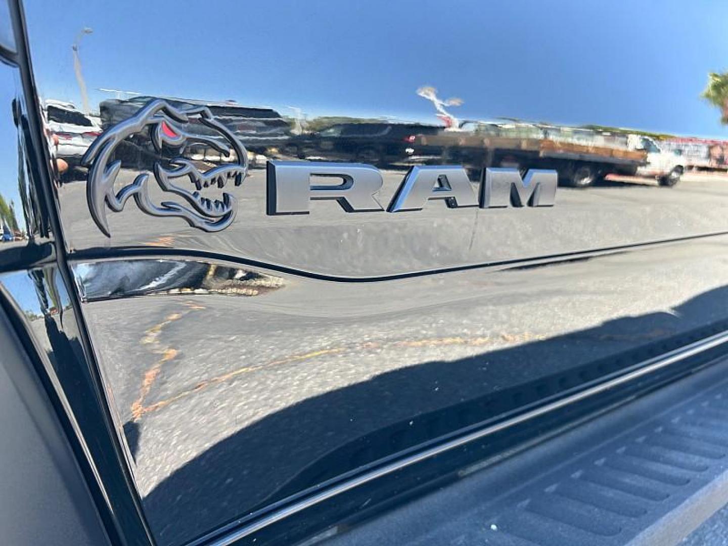 2022 BLACK Ram 1500 4WD (1C6SRFU91NN) with an V8 HEMI 6.2 Liter engine, Automatic 8-Spd transmission, located at 412 Auto Vista Drive, Palmdale, CA, 93551, (661) 945-0620, 34.592636, -118.136681 - Photo#14
