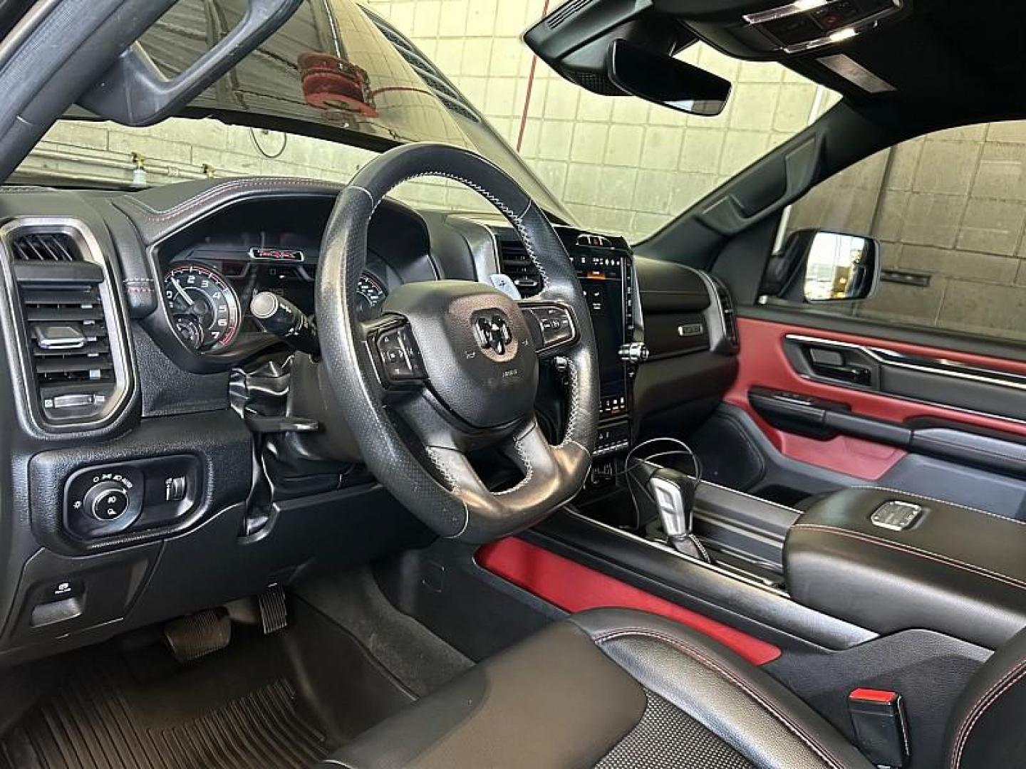 2022 BLACK Ram 1500 4WD (1C6SRFU91NN) with an V8 HEMI 6.2 Liter engine, Automatic 8-Spd transmission, located at 412 Auto Vista Drive, Palmdale, CA, 93551, (661) 945-0620, 34.592636, -118.136681 - Photo#19