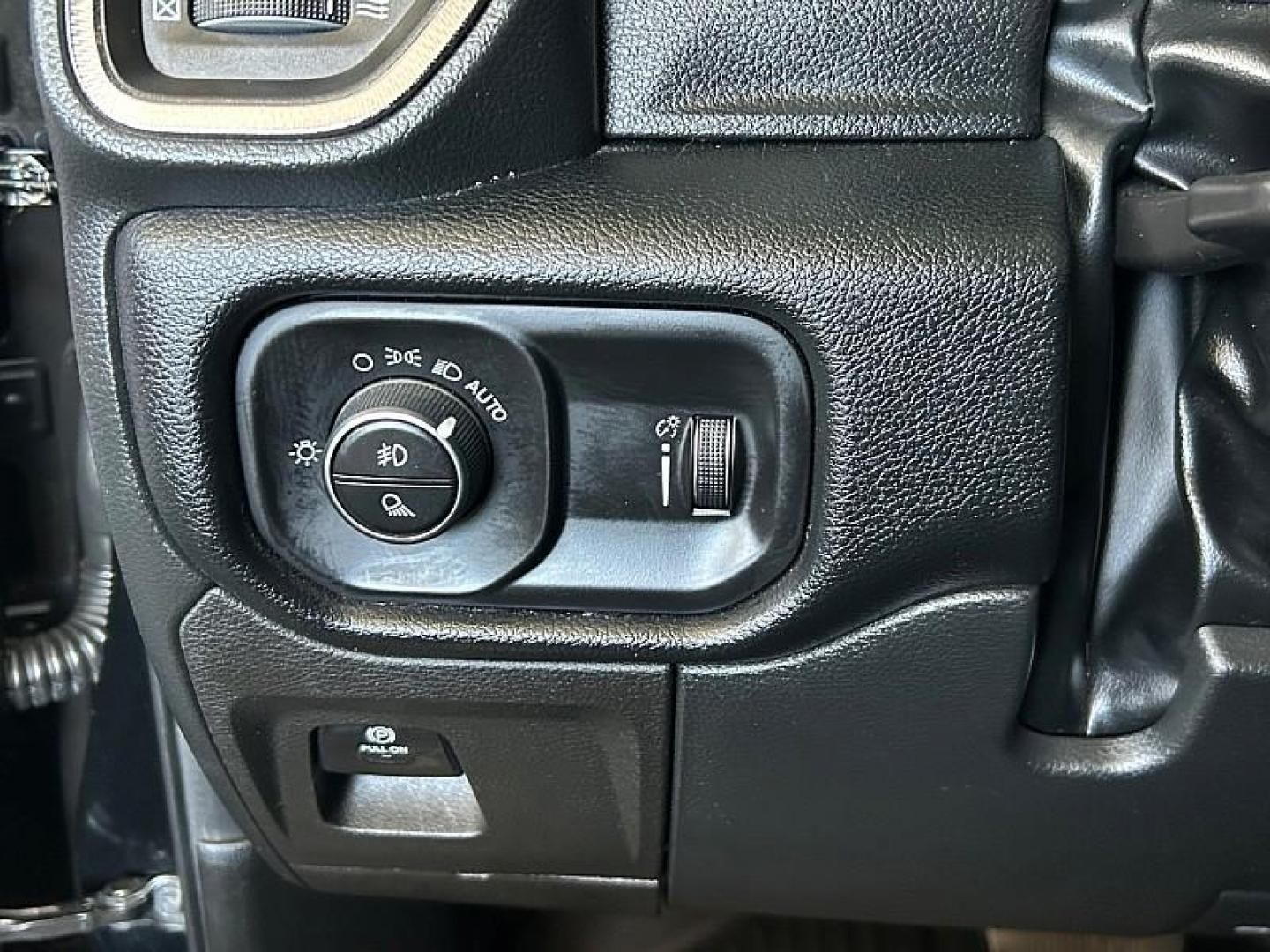 2022 BLACK Ram 1500 4WD (1C6SRFU91NN) with an V8 HEMI 6.2 Liter engine, Automatic 8-Spd transmission, located at 412 Auto Vista Drive, Palmdale, CA, 93551, (661) 945-0620, 34.592636, -118.136681 - Photo#26