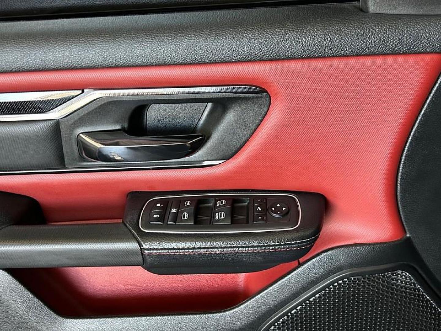 2022 BLACK Ram 1500 4WD (1C6SRFU91NN) with an V8 HEMI 6.2 Liter engine, Automatic 8-Spd transmission, located at 412 Auto Vista Drive, Palmdale, CA, 93551, (661) 945-0620, 34.592636, -118.136681 - Photo#31