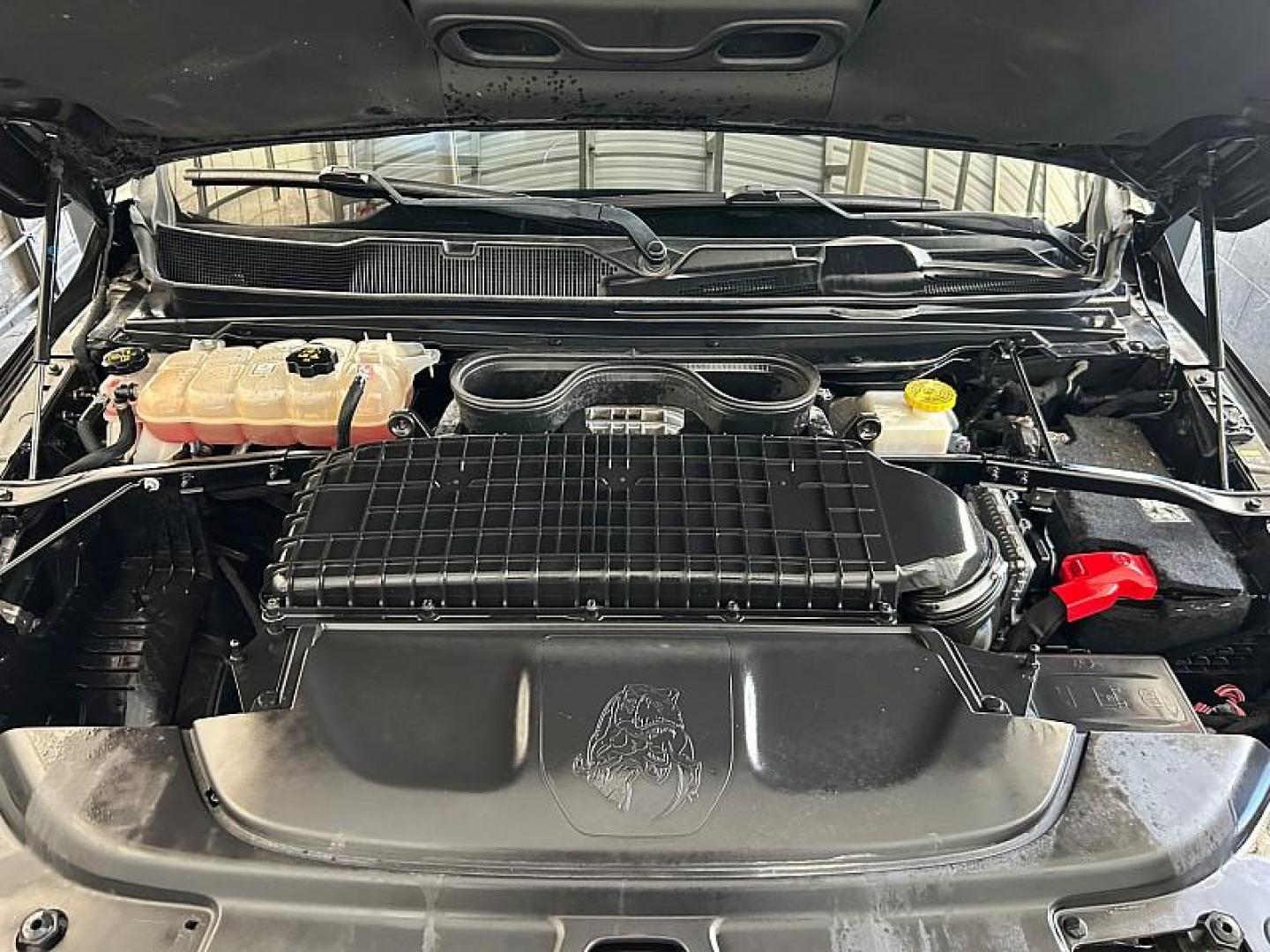2022 BLACK Ram 1500 4WD (1C6SRFU91NN) with an V8 HEMI 6.2 Liter engine, Automatic 8-Spd transmission, located at 412 Auto Vista Drive, Palmdale, CA, 93551, (661) 945-0620, 34.592636, -118.136681 - Photo#33