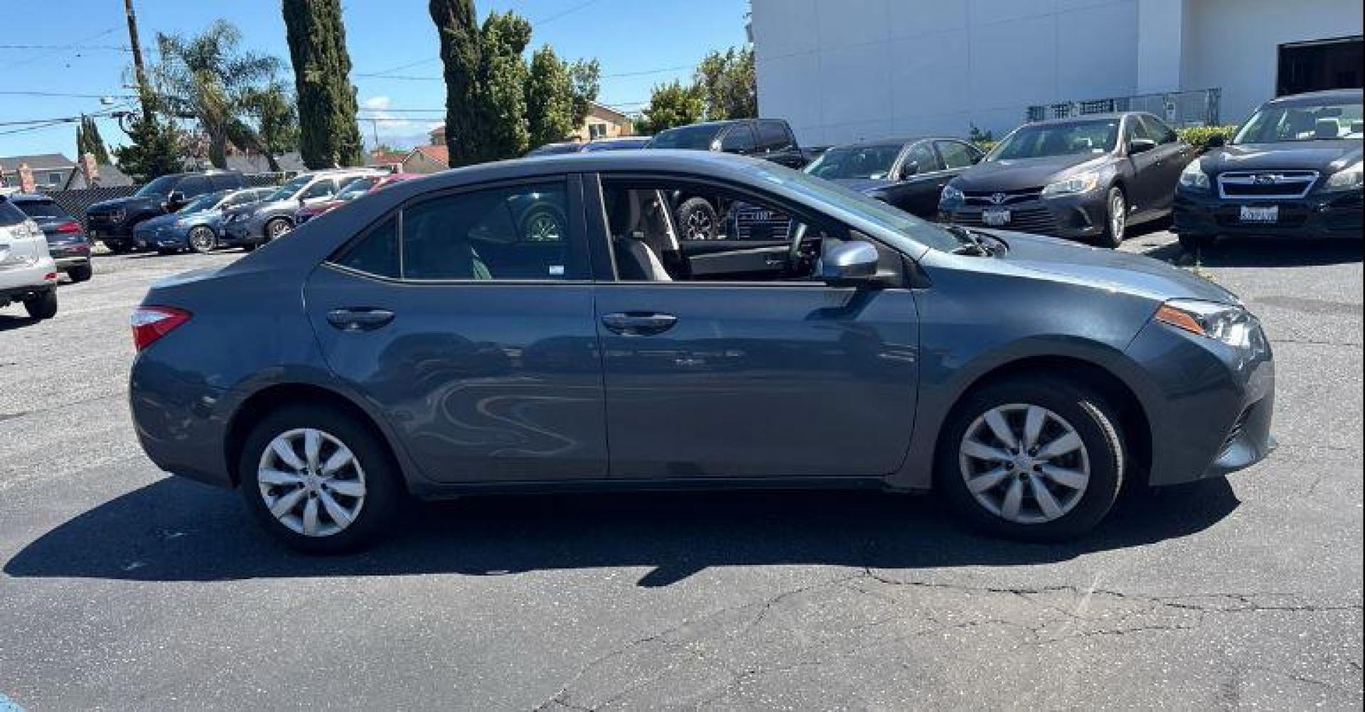 2016 BLUE Toyota Corolla (5YFBURHE5GP) with an 4-Cyl 1.8 Liter engine, Automatic CVTi-S transmission, located at 412 Auto Vista Drive, Palmdale, CA, 93551, (661) 945-0620, 34.592636, -118.136681 - Photo#2