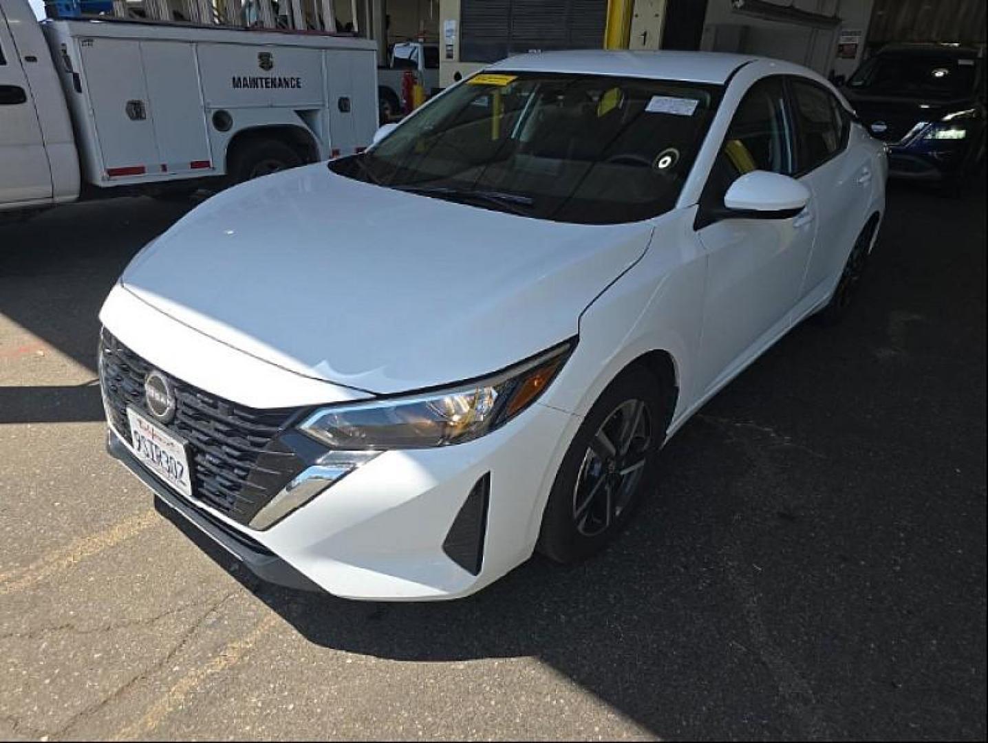 2025 WHITE Nissan Sentra (3N1AB8CV8SY) with an 4-Cyl 2.0 Liter engine, Automatic CVT transmission, located at 412 Auto Vista Drive, Palmdale, CA, 93551, (661) 945-0620, 34.592636, -118.136681 - Photo#3