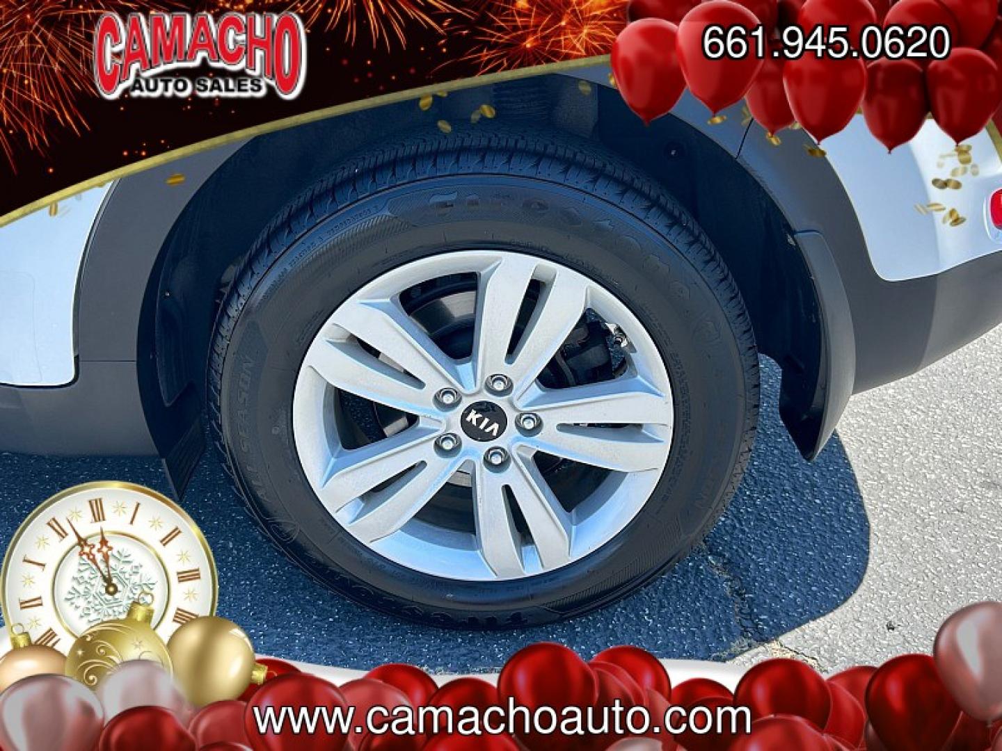 2018 White Kia Sportage (KNDPMCAC9J7) with an 4-Cyl GDI 2.4 Liter engine, Automatic 6-Spd w/Overdrive and Sportmatic transmission, located at 412 Auto Vista Drive, Palmdale, CA, 93551, (661) 945-0620, 34.592636, -118.136681- Photo#9