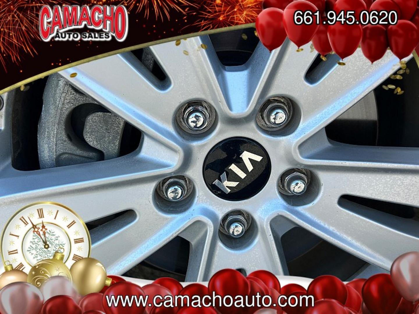 2018 White Kia Sportage (KNDPMCAC9J7) with an 4-Cyl GDI 2.4 Liter engine, Automatic 6-Spd w/Overdrive and Sportmatic transmission, located at 412 Auto Vista Drive, Palmdale, CA, 93551, (661) 945-0620, 34.592636, -118.136681- Photo#11