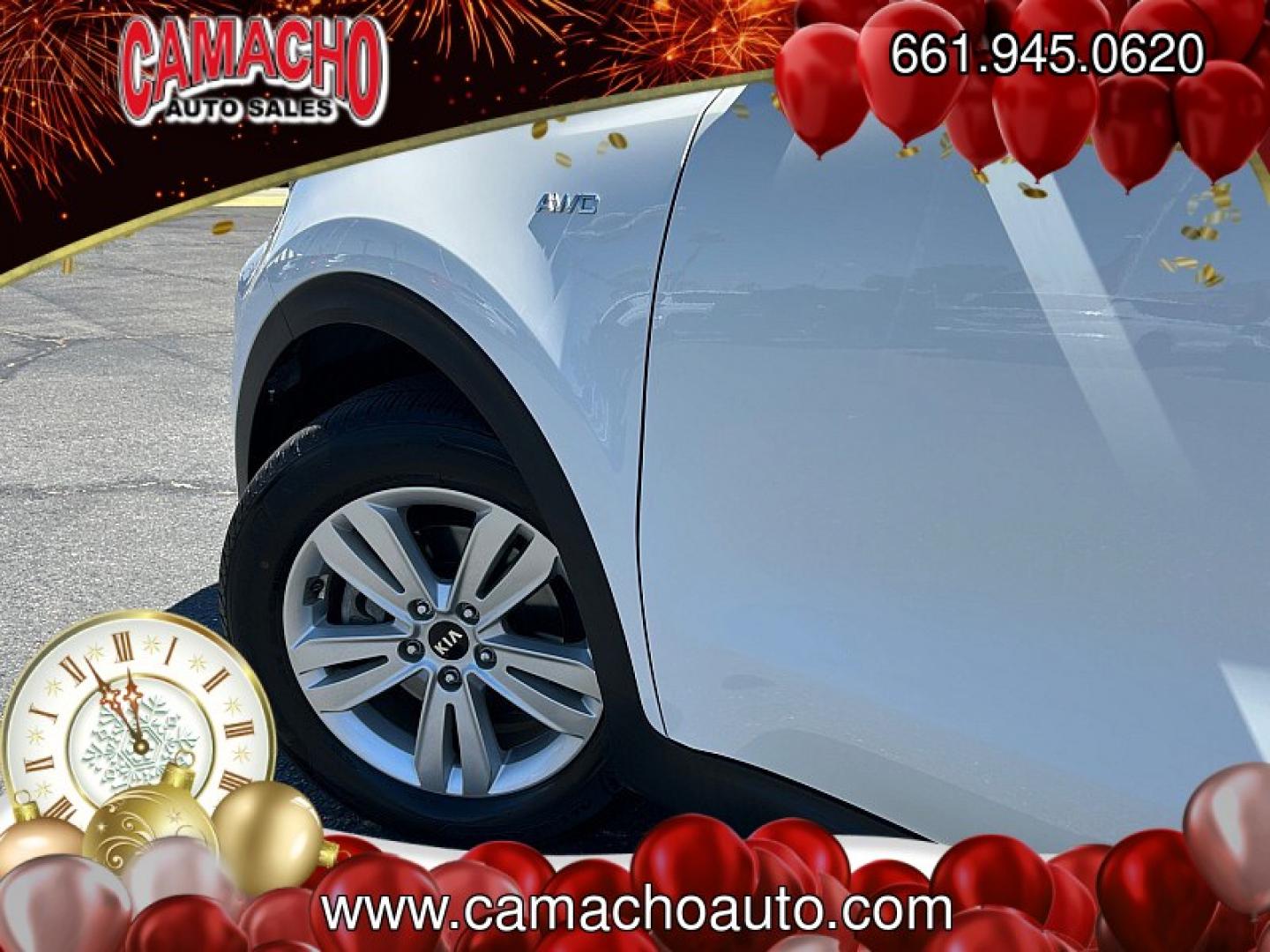 2018 White Kia Sportage (KNDPMCAC9J7) with an 4-Cyl GDI 2.4 Liter engine, Automatic 6-Spd w/Overdrive and Sportmatic transmission, located at 412 Auto Vista Drive, Palmdale, CA, 93551, (661) 945-0620, 34.592636, -118.136681- Photo#12