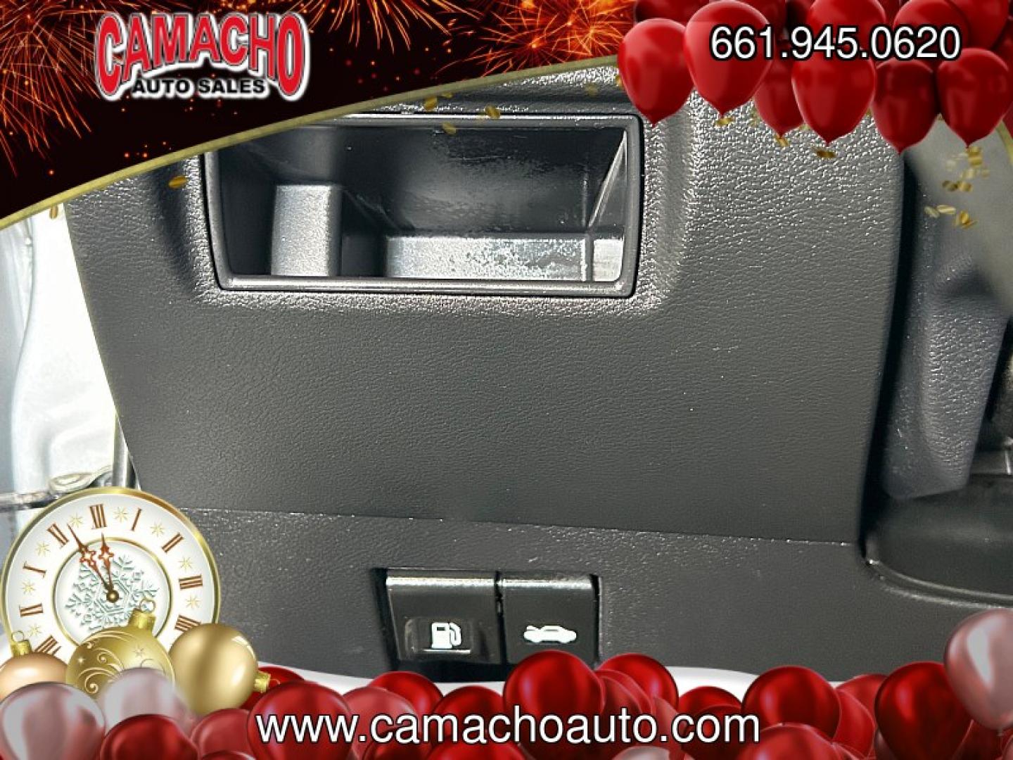 2020 Silver Nissan Versa (3N1CN8EV6LL) with an 4-Cyl 1.6 Liter engine, Automatic CVT w/Xtronic transmission, located at 412 Auto Vista Drive, Palmdale, CA, 93551, (661) 945-0620, 34.592636, -118.136681- Photo#27