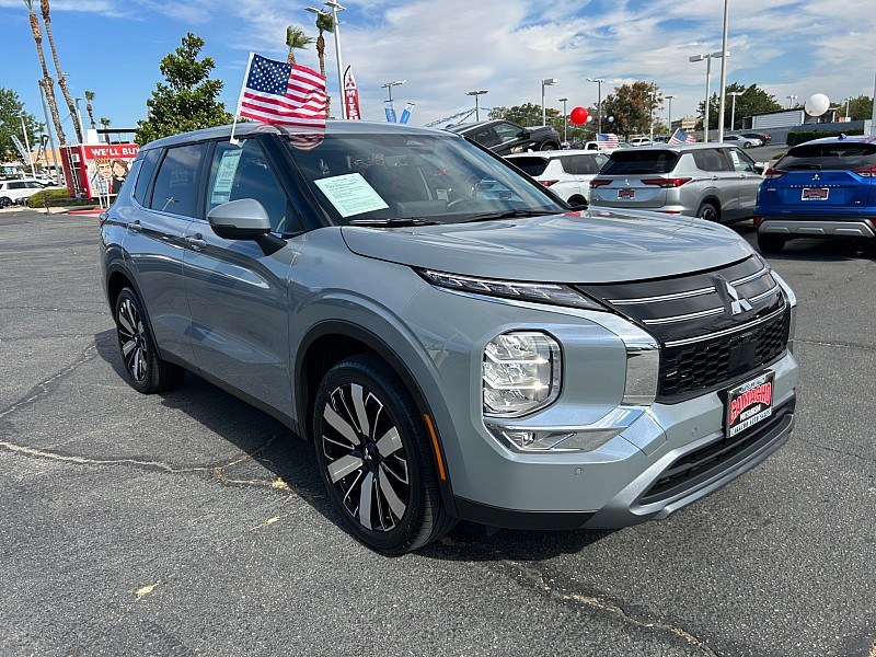 photo of 2026 Mitsubishi Outlander 