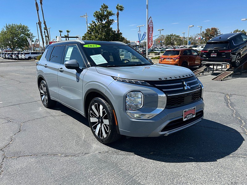 photo of 2025 Mitsubishi Outlander 