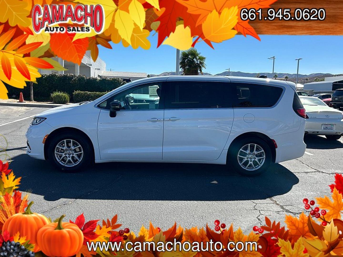2024 WHITE Chrysler Pacifica (2C4RC1BGXRR) with an V6 3.6 Liter engine, Automatic 9-Spd transmission, located at 412 Auto Vista Drive, Palmdale, CA, 93551, (661) 945-0620, 34.592636, -118.136681- Photo#3